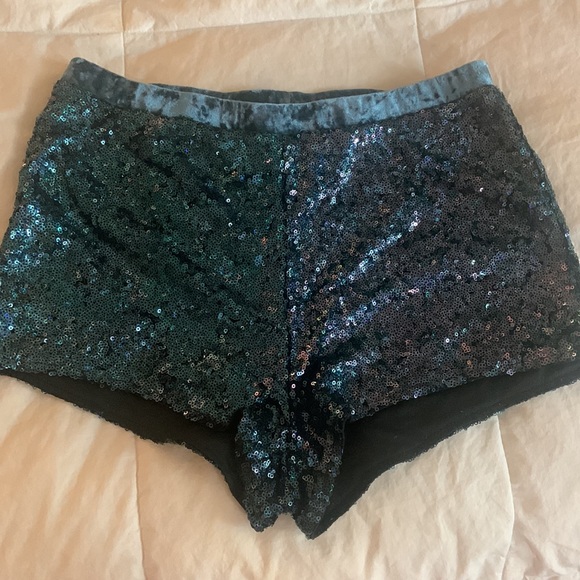 🎁Holiday item🔥HOT DEAL $10 Sequin green booty shorts with velvet elastic waist - Picture 4 of 4